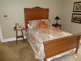 Good looking oak full bed