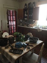 Assorted Antique & Vintage Kitchen Items,Enamelware, Graniteware,Cast Iron,etc..