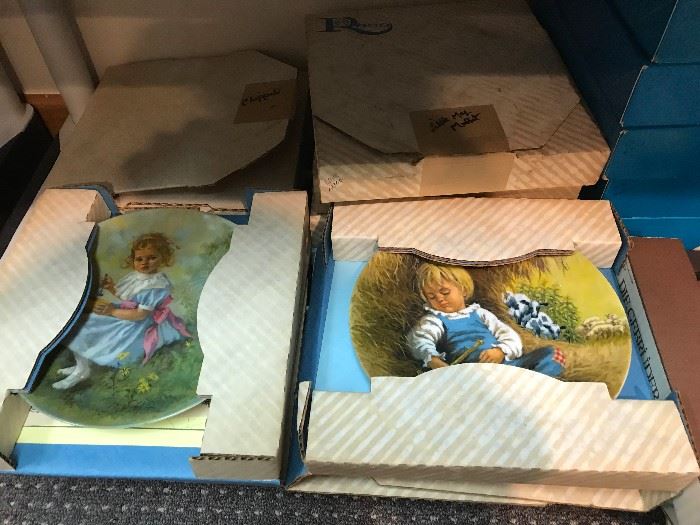 LARGE COLLECTION OF LIMITED EDITION PLATES INCLUDING SANTA FE RAILWAY, NORMAN ROCKWELL - CHILDREN OF MEXICO - SUN-BONNET BABIES AND MORE