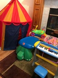 PLAY CIRCUS TENT, TURTLE DESK AND PLAY ORGAN