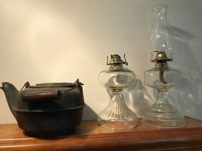 VINTAGE WROUGHT IRON TEA KETTLE AND OIL LAMPS