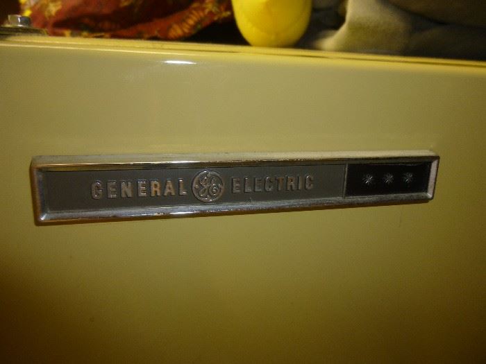 GENERAL ELECTRIC FRIDGE 