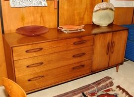 HENREDON DINING CREDENZA 
