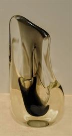 ART GLASS VASE