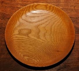 SIGNED TURNED WOOD PLATE FROM FAMED PENLAND ART SCHOOL 