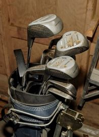 VINTAGE GOLF CLUB SET AND BAG