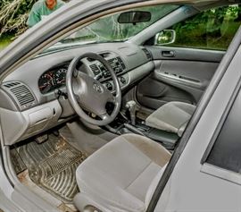 2002 TOYOTA 4 DOOR CAMRY LE/XLE/SE  ~ 87,4087 MILES ~ GREAT RUNNING CAR W/AC ~  MANY PARKING LOT SCARS............