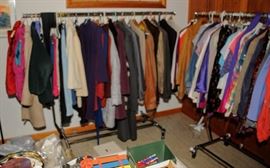 NICE SELECTION OF VINTAGE WOMEN'S CLOTHING