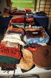 NICE SELECTION OF VINTAGE WOMEN'S ACCESSORIES 