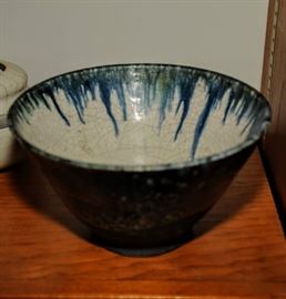 SIGNED STUDIO POTTERY BOWL