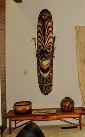 LARGE RARE PAPUA NEW GUINEA DANCE SHIELD
