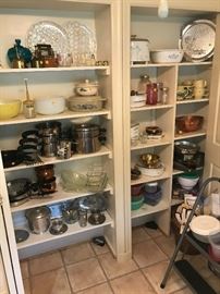 Tons of kitchen items!!!