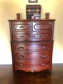 Dresser 6 drawers (top row has 2 drawers, the rest are single drawers)