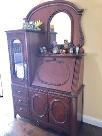 Offsite: Front of dresser