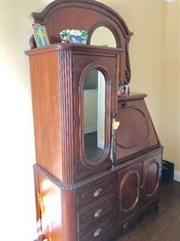 Side/front view of dresser