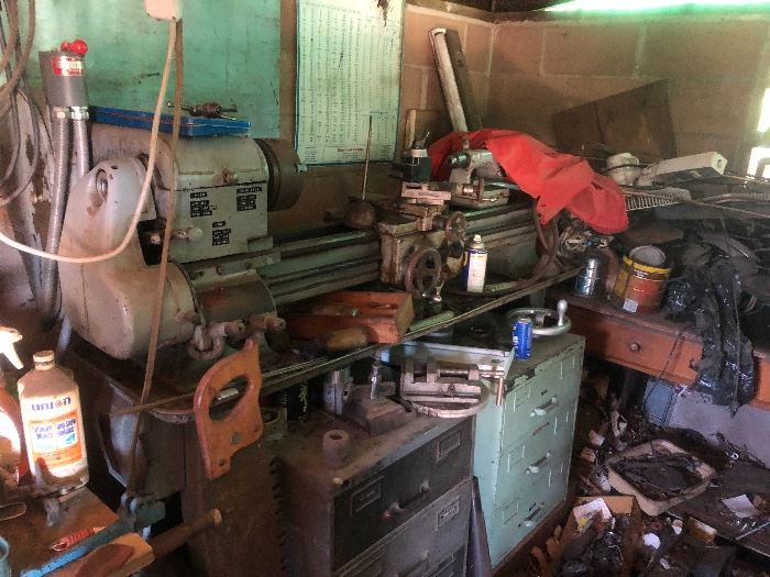 Industrial lathe, works fine - lots of accessories!