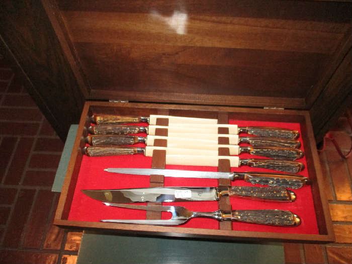 AMBERCROMBIE & FITCH CARVING SET