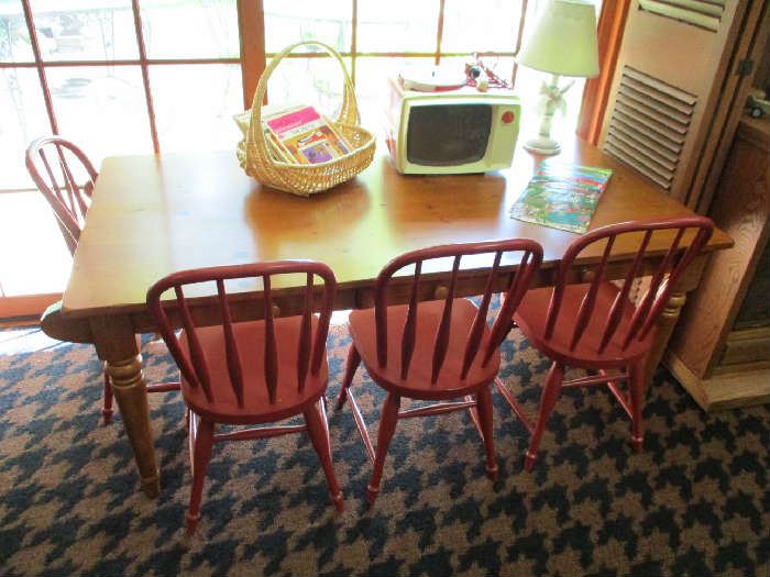POTTERY BARN CHILDREN’S TABLE W/4 RED CHAIRS