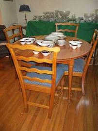 WOOD TABLE W/1 LEAF & 4 CHAIRS