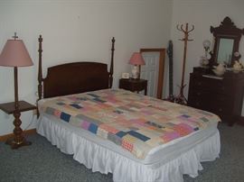 Beautiful antique bedroom set. Handmade quilt.