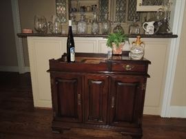 Bar serving cart
