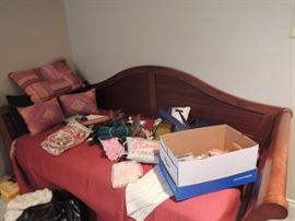 sleigh bed twin trundle