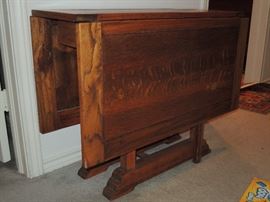 Table Drop Leaf. Regular and child size