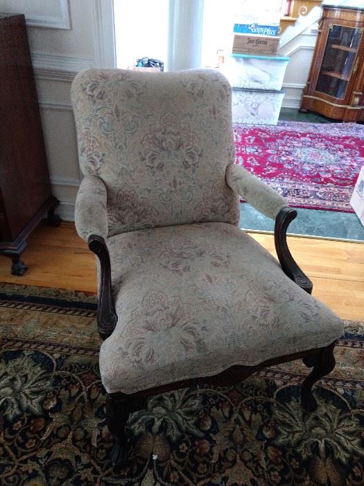 Nice arm chair that has an ottoman with it!!     