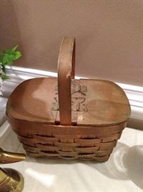 Cute old picnic basket!