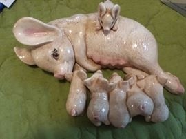 Momma pig and babbies