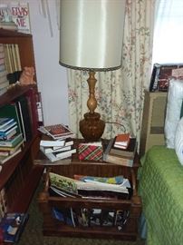 Night stand / magazine rack