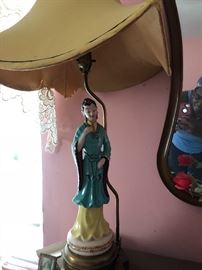 Chinoiserie porcelain lamp