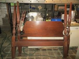 Vintage queen 4 poster bed