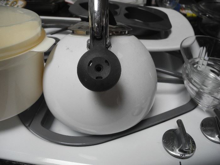 Tea kettle
