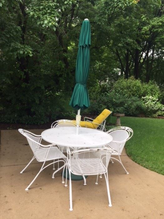 Umbrella patio set