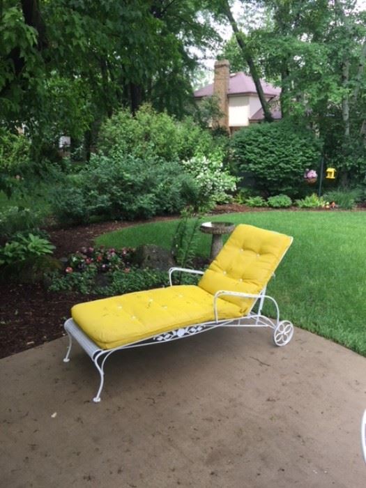 Great vintage chaise lounge chair