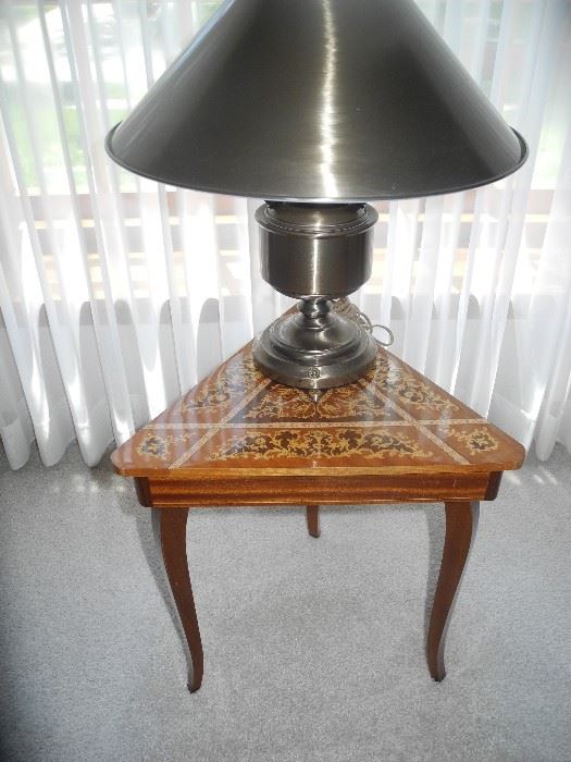 Inlaid triangle table and great looking lamp