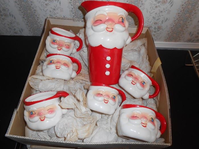 Vintage Santa pitcher with 6 cups