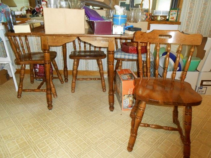 Table with drop leaves and 4 chairs