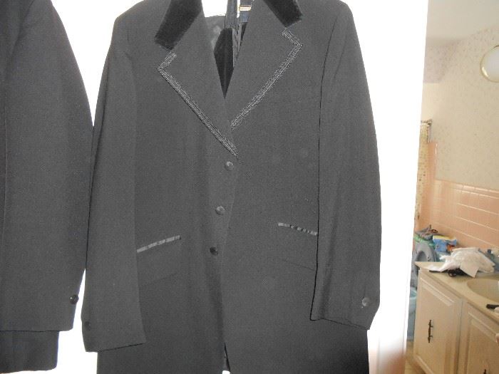 Large tux with velvet collar
