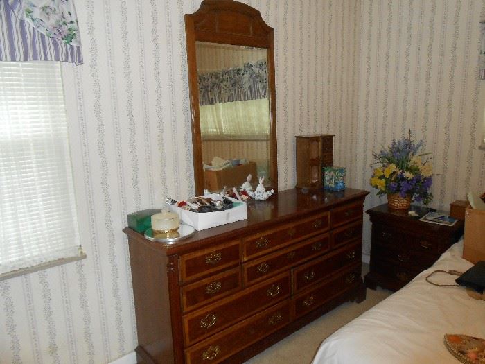 Dixie dresser with mirror