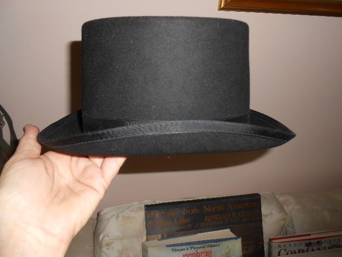 Top hat also in excellent condition