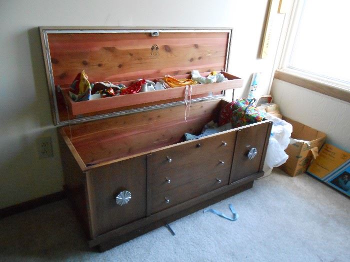 Very nice Lane cedar lined chest