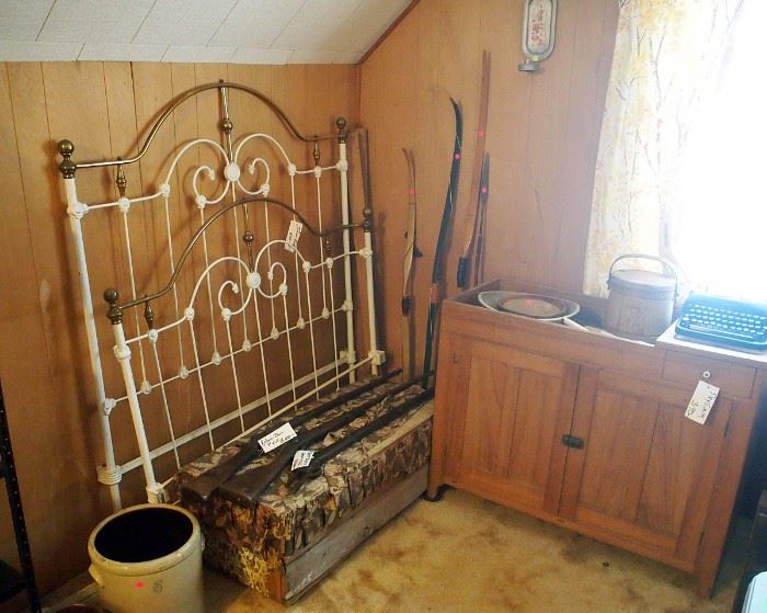 Iron Bed & Dry Sink