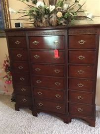 Lot 164: Lexington Furniture Chest of Drawers