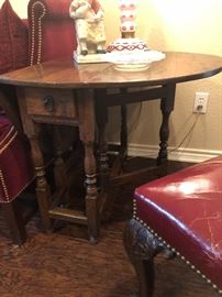 Antique English William and Mary gate leg drop leaf table with single center drawer.