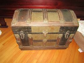 Chest with drawer and pictured interior