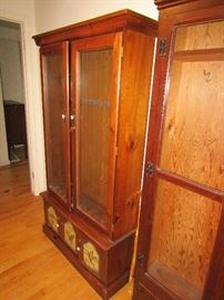 Gun cabinet
