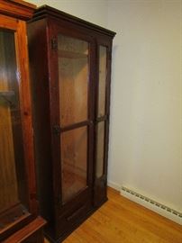 Gun cabinet