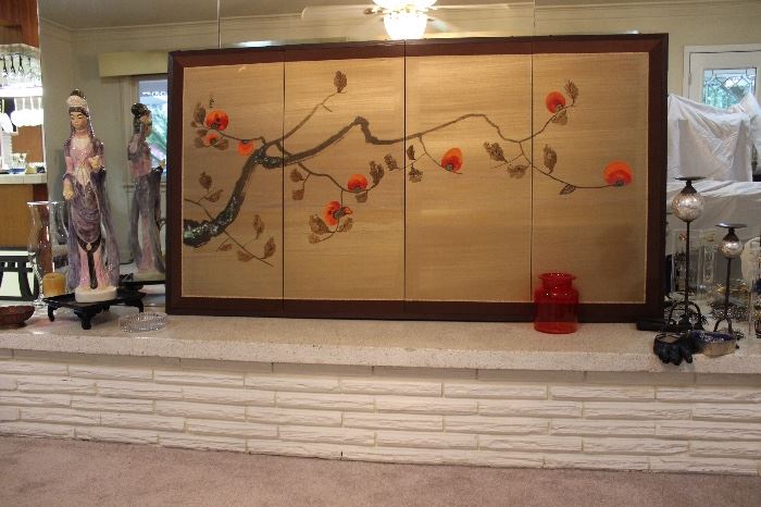 Large oriental figurine and 4-panel oriental screen